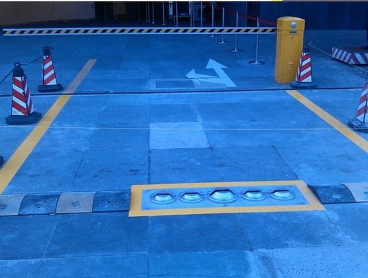 Señal de alarma bajo sistema de vigilancia del vehículo de comprobar seguridad del vehículo en la frontera